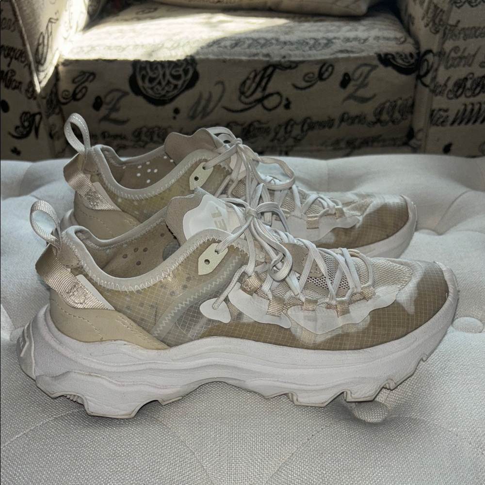 Sorel Cream and White Chunky Sneakers